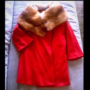 Red detachable fur collar coat